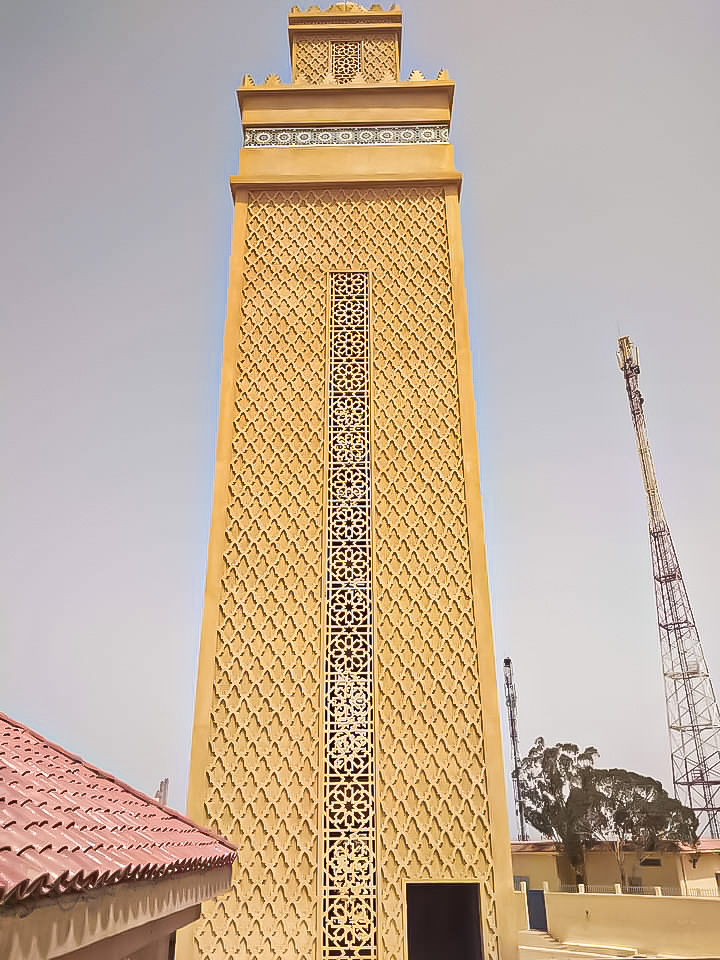 Minaret avec frise zellij bleu décoration marocaine — TRA DIVE
