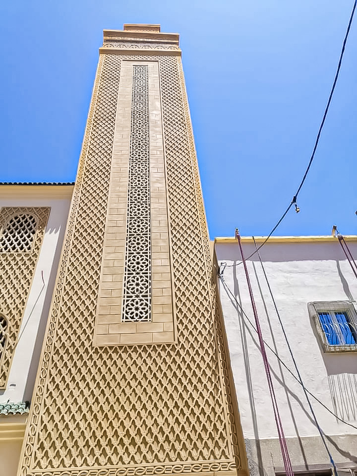 Minaret décoré de motifs sebka style marocain — TRA DIVE
