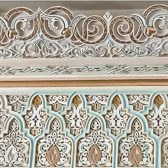Détail de gebs plâtre sculpté arabesques — TRA DIVE