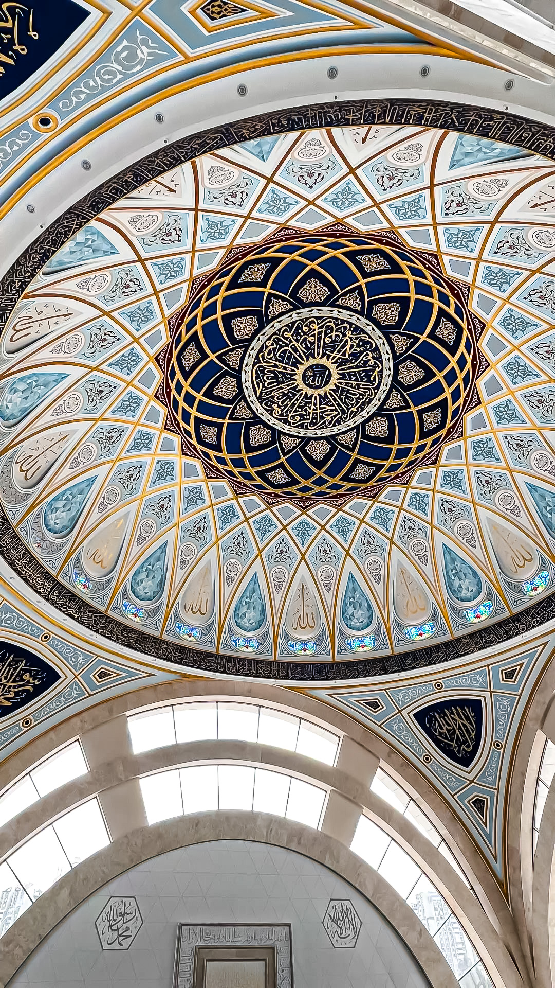 Coupole monumentale bleu or calligraphie — TRA DIVE